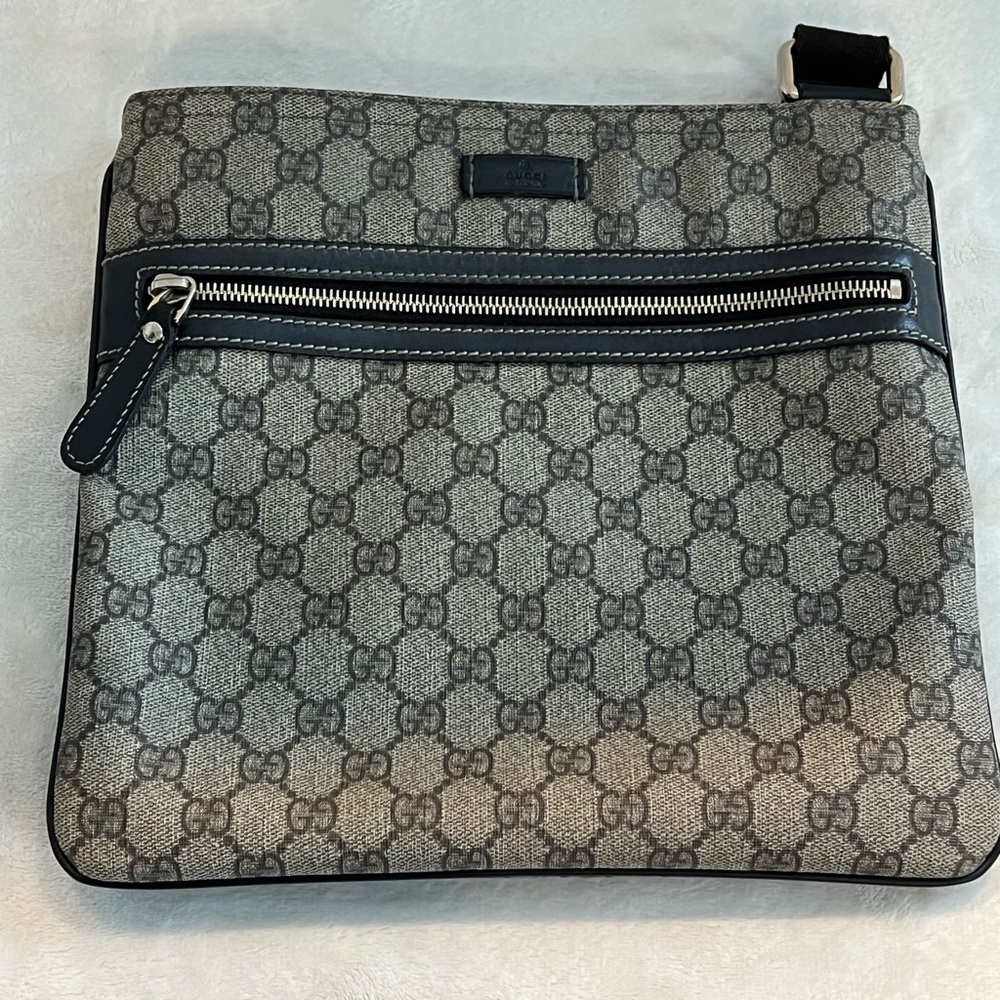 Gucci GG Supreme messenger bag